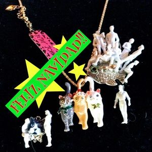 “Tres GATO Amigos En Meow TOWN!” FELIZ NAVIDAD / Merry Xmas NECKLACE